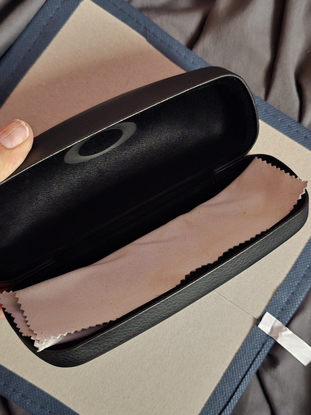 Oakley Black Sunglasses Case - Picture 4 of 4